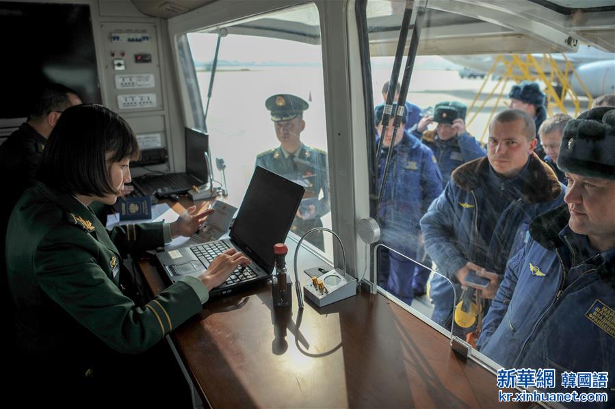 （社会）（5）俄罗斯“勇士”特技飞行表演队抵达中国