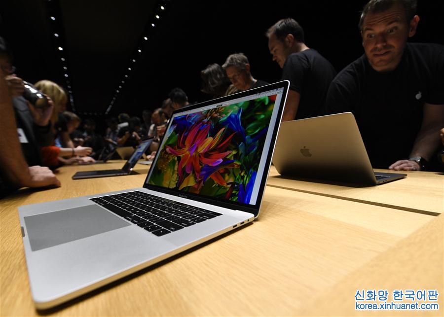 （国际）（1）苹果公司发布新一代Macbook Pro等产品