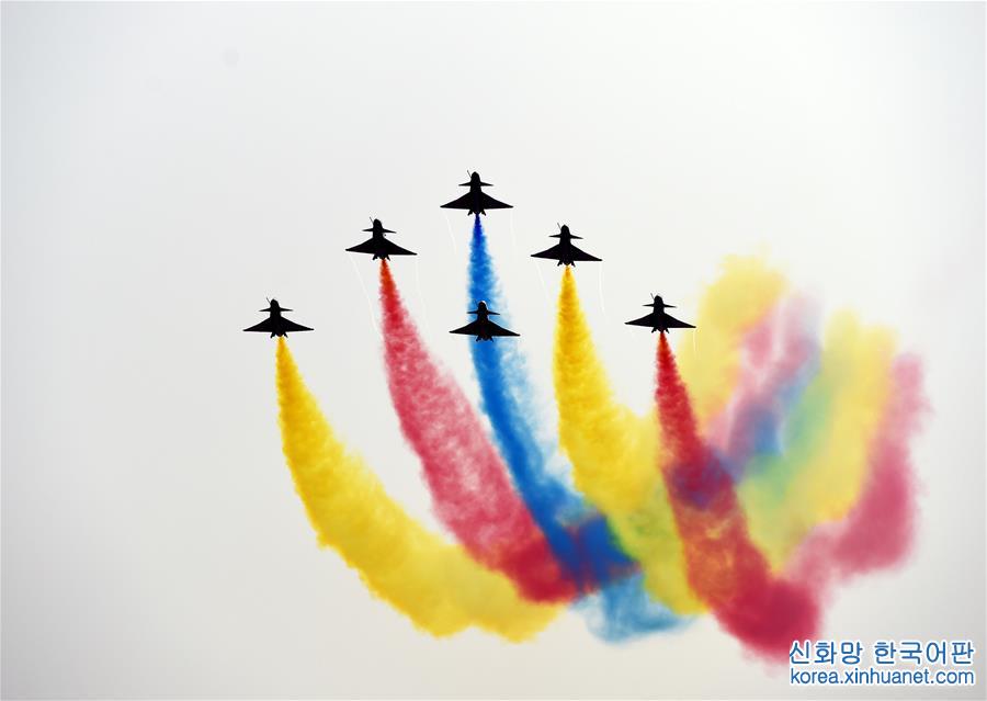 （珠海航展）（3）中国空军八一飞行表演队举行飞行表演