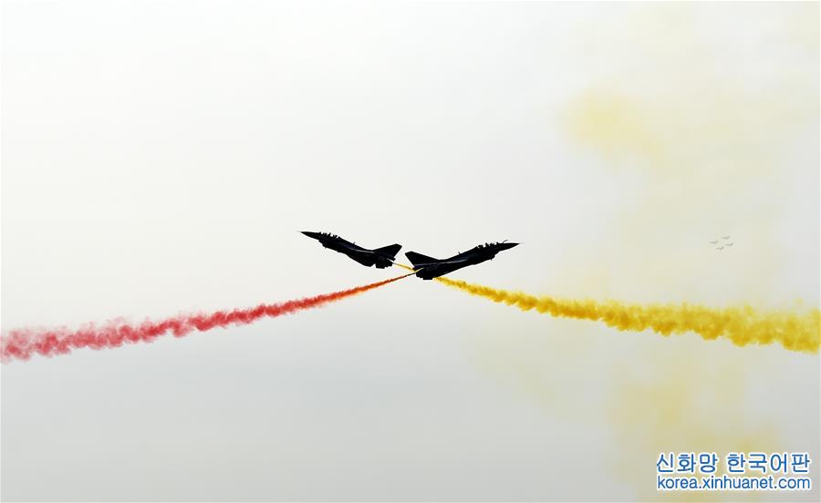 （珠海航展）（5）中国空军八一飞行表演队举行飞行表演