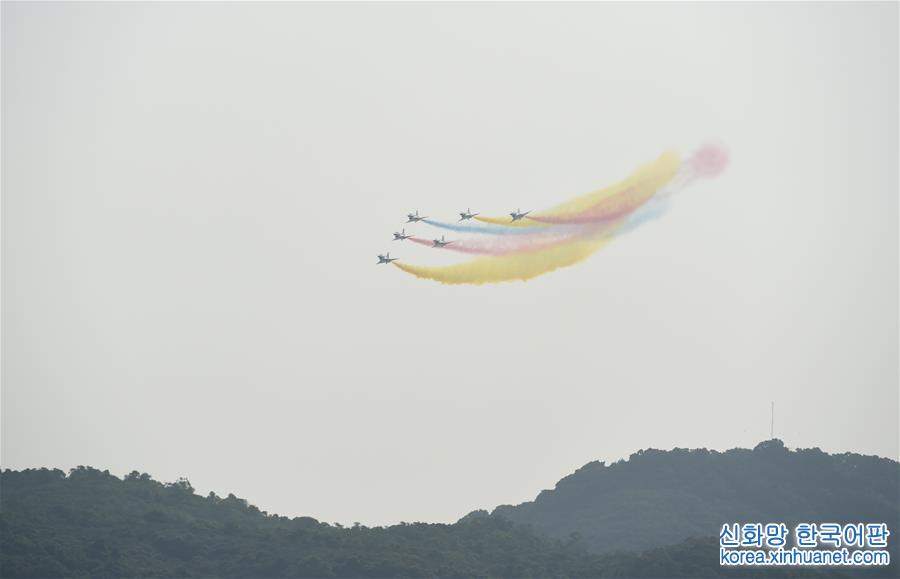 （珠海航展）（10）中国空军八一飞行表演队举行飞行表演