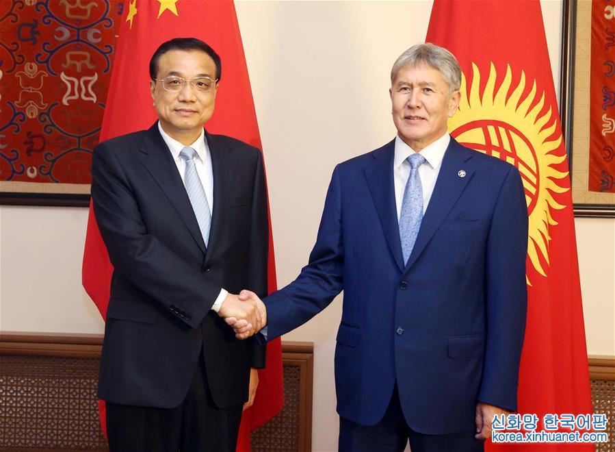 （时政）李克强会见吉尔吉斯斯坦总统阿坦巴耶夫