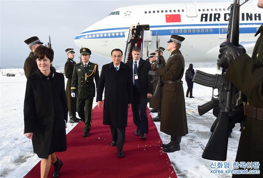 （XHDW）（1）李克强抵达里加出席第五次中国－中东欧国家领导人会晤并对拉脱维亚进行正式访问 
