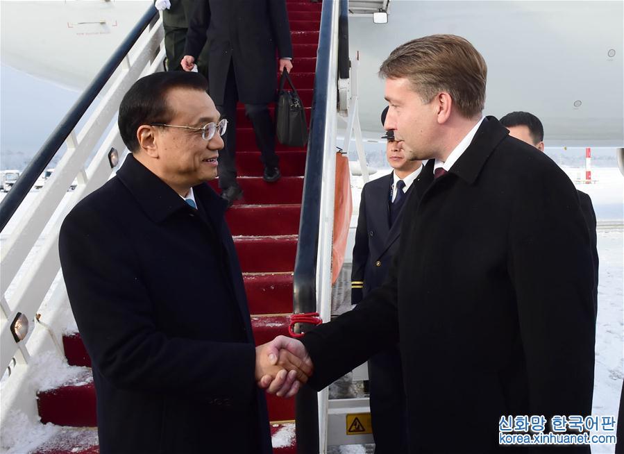 （XHDW）（2）李克强抵达里加出席第五次中国－中东欧国家领导人会晤并对拉脱维亚进行正式访问 
