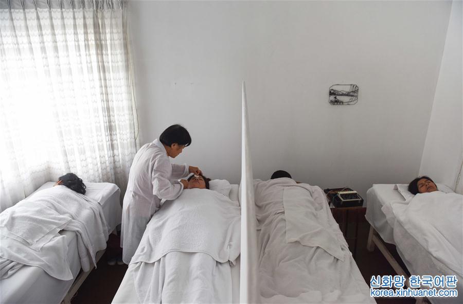 （國際·“一帶一路”全球行）（4）周克秀：用針灸為秘魯人民消病除痛的中國醫生