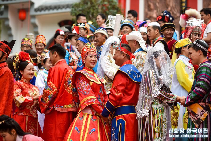 （社会）（2）广东：50个民族70对男女举行集体婚礼