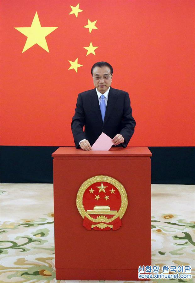 （XHDW）（1）党和国家领导人参加北京市区、乡镇人大代表换届选举投票