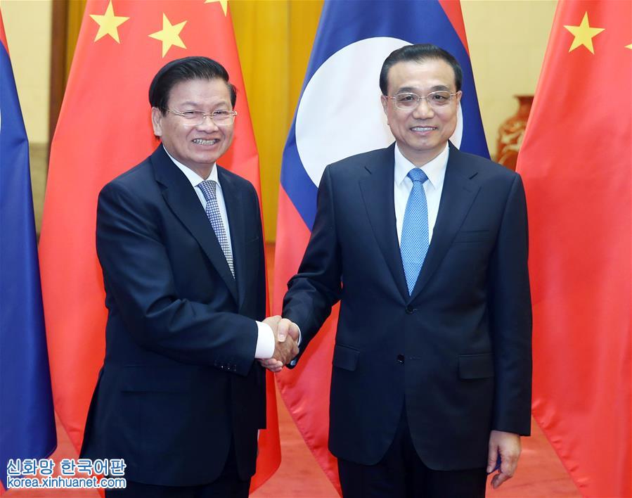 （XHDW）李克强同老挝总理通伦举行会谈