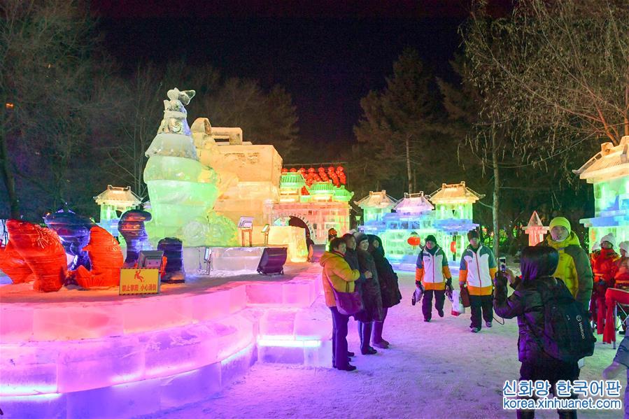 （文化）（2）第43届中国·哈尔滨冰灯艺术游园会“炫彩亮相”