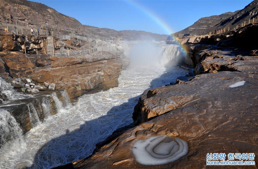 #（环境）（3）黄河壶口瀑布现冰挂彩虹景观