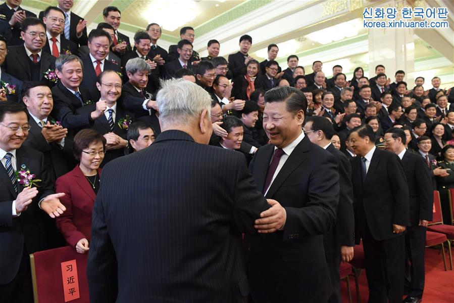 （时政）（5）习近平出席2016年度国家科学技术奖励大会并为获奖代表颁奖