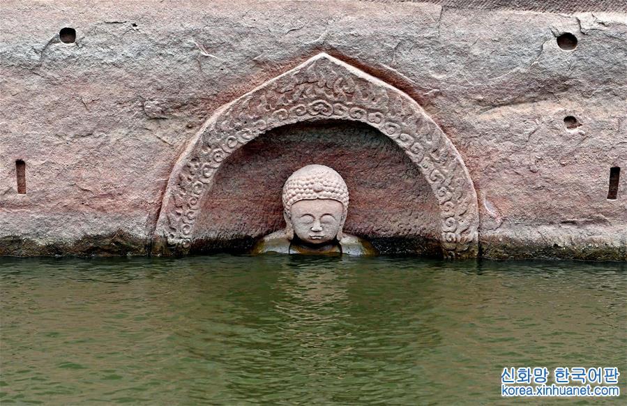 （文化）（4）江西南城一水庫發現摩崖造像 “佛頭”遺跡浮出水面
