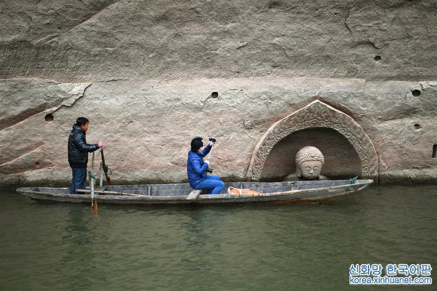 （文化）（3）江西南城一水库发现摩崖造像 “佛头”遗迹浮出水面