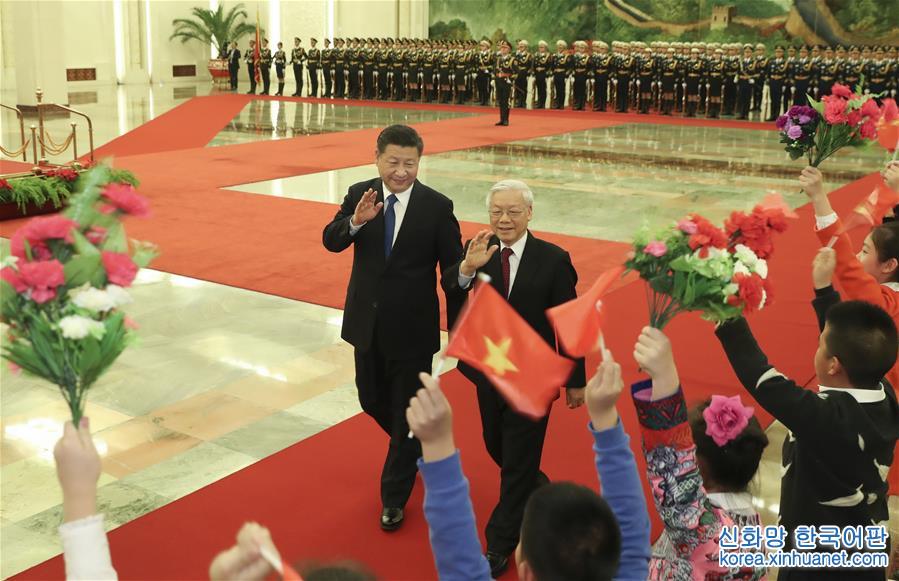 （时政）习近平同越共中央总书记阮富仲举行会谈