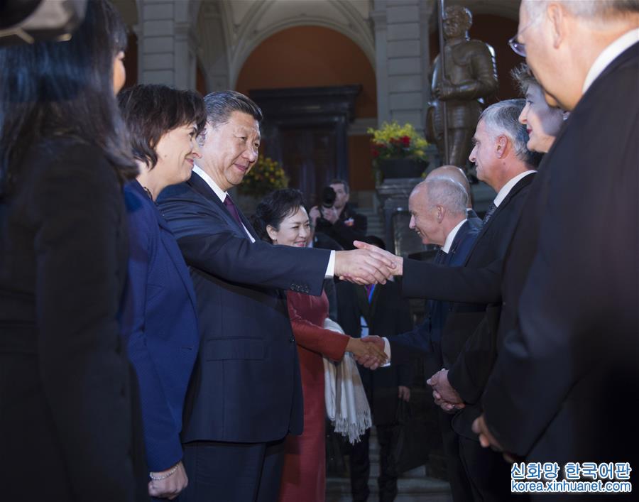 （时政）（2）习近平出席瑞士联邦委员会全体委员集体举行的迎接仪式并致辞