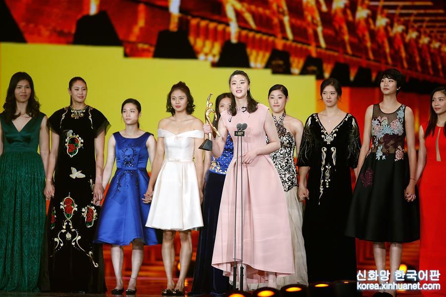 （体育）（6）2016体坛风云人物：中国女排获得年度最佳团队奖