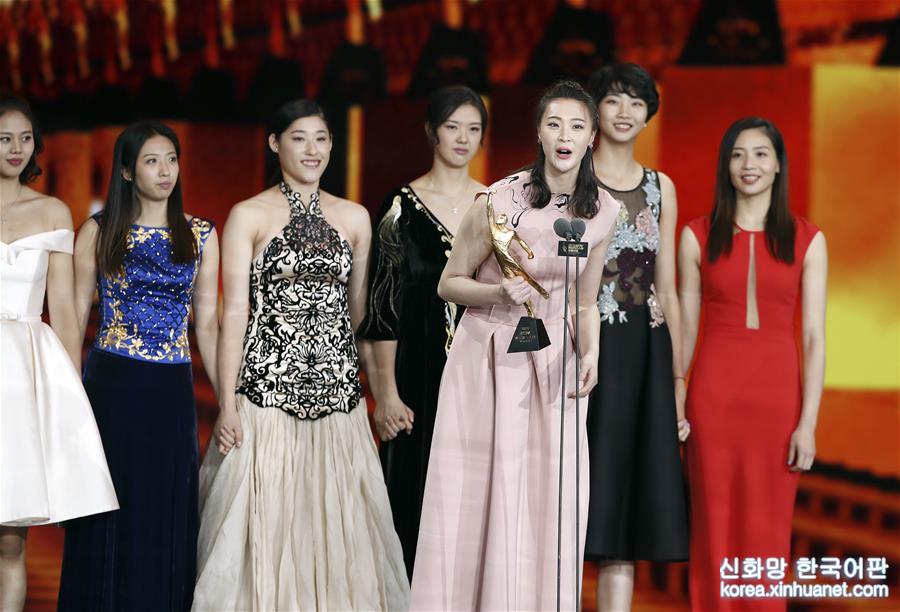 （体育）（4）2016体坛风云人物：中国女排获得年度最佳团队奖