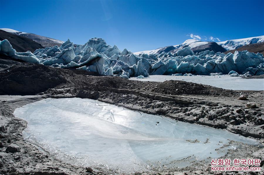 （冬季美丽生态）（5）西藏岗布冰川：流澌争看浴冰川