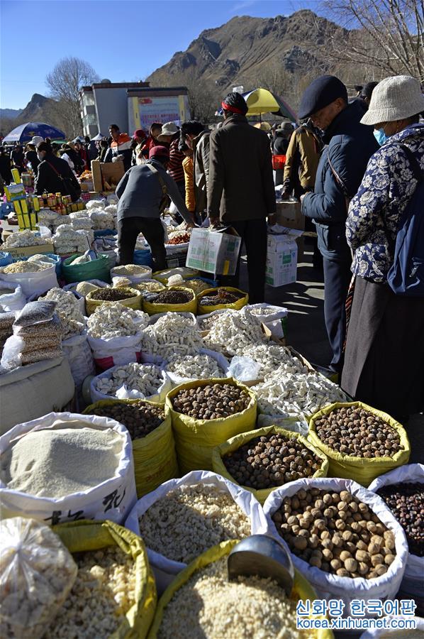 （新春走基层）（1）西藏日喀则年货市场火热