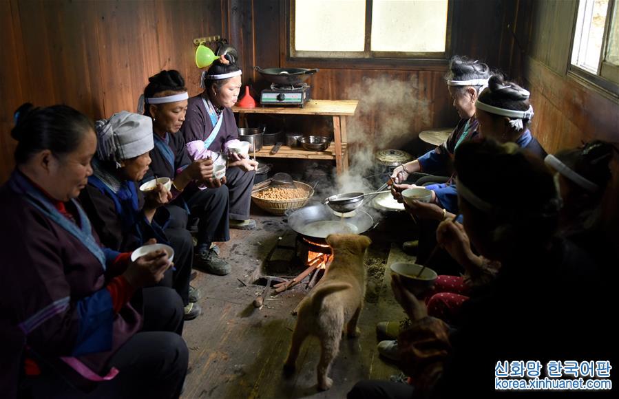 #（社会）（11）广西三江：油果飘香年味浓