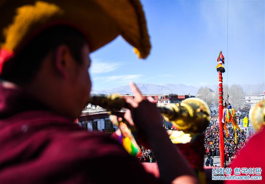 （XHDW）（4）拉萨大昭寺换经幡迎藏历新年