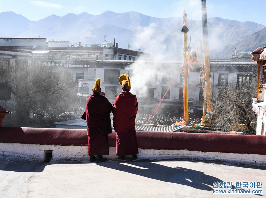 （XHDW）（6）拉萨大昭寺换经幡迎藏历新年