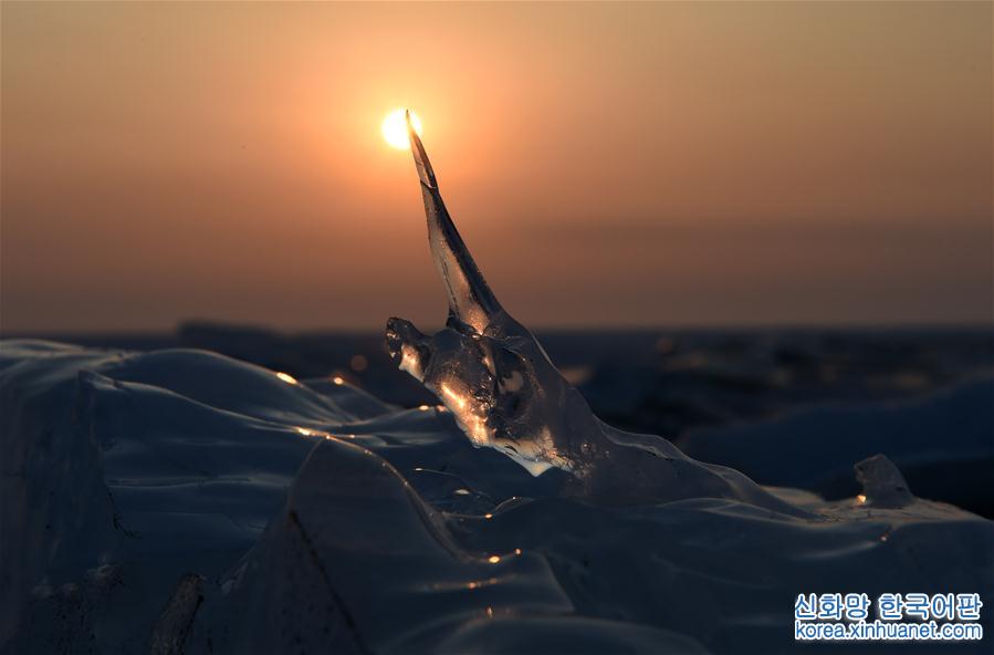 （環境）（2）中俄界湖興凱湖：壯美冰排映夕陽