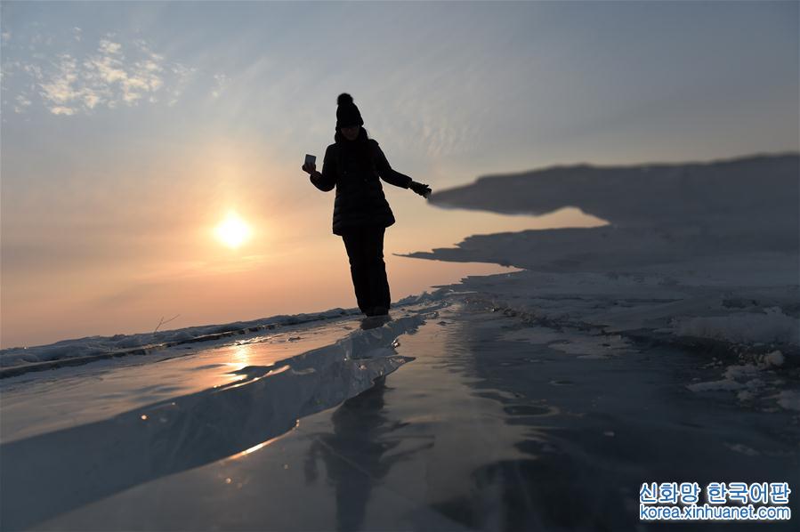 （環境）（3）中俄界湖興凱湖：壯美冰排映夕陽