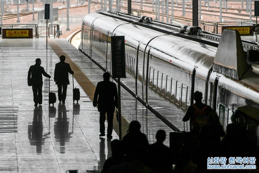 （社会）（3）郑州铁路局春运期间发送旅客1413万人次