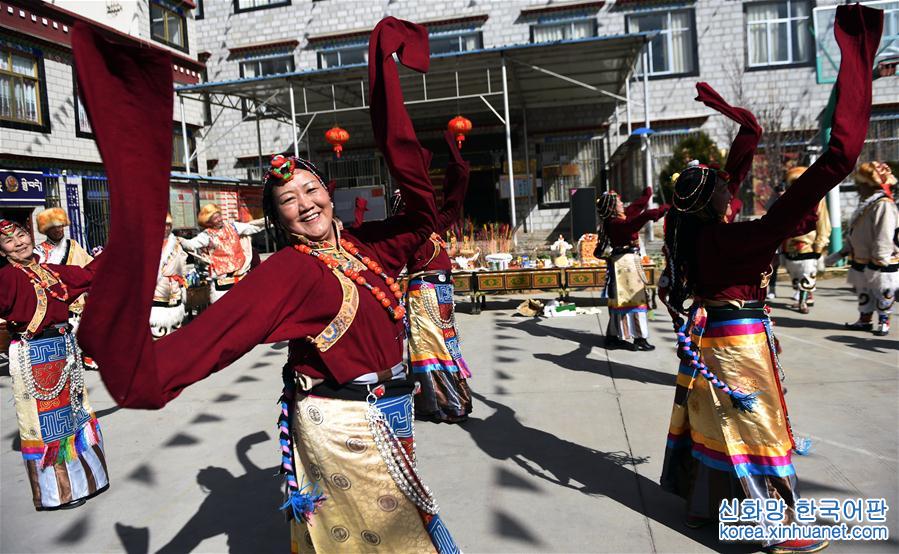 （社会）（1）西藏：藏族同胞欢度藏历新年