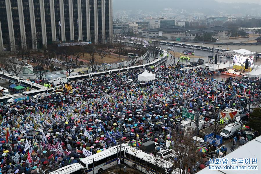 （国际）（3）韩国“倒朴”“挺朴”民众举行对立集会 