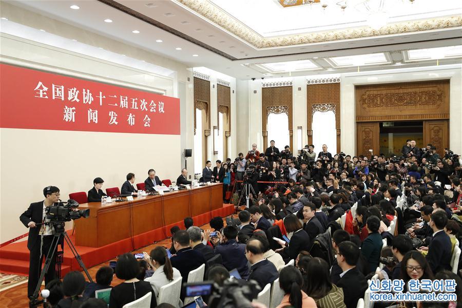 （两会）（2）全国政协十二届五次会议举行新闻发布会