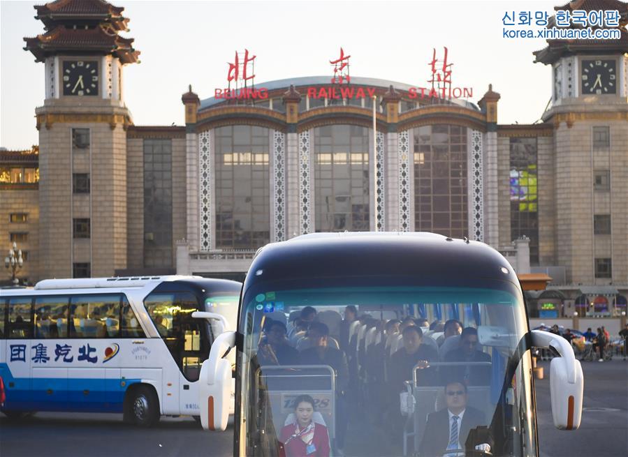 （兩會）（2）遼寧代表團抵達北京