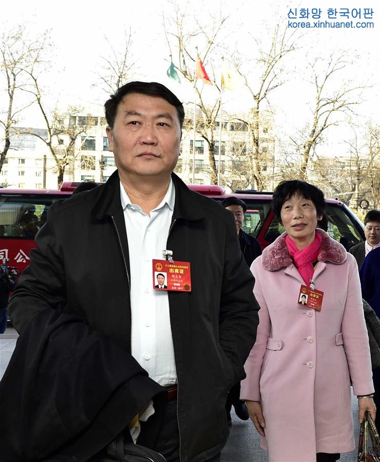 （两会）天津代表团抵达北京