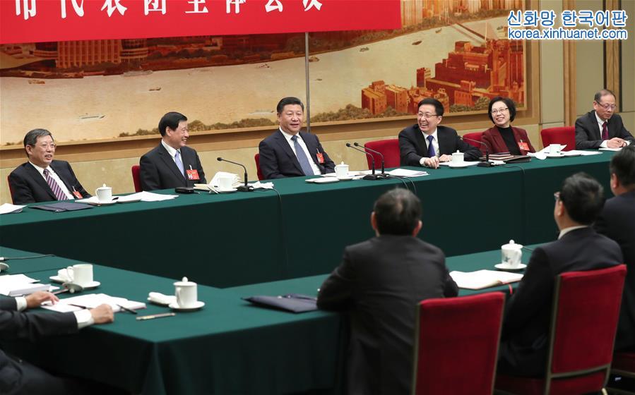 （两会·XHDW）（3）习近平参加上海代表团审议