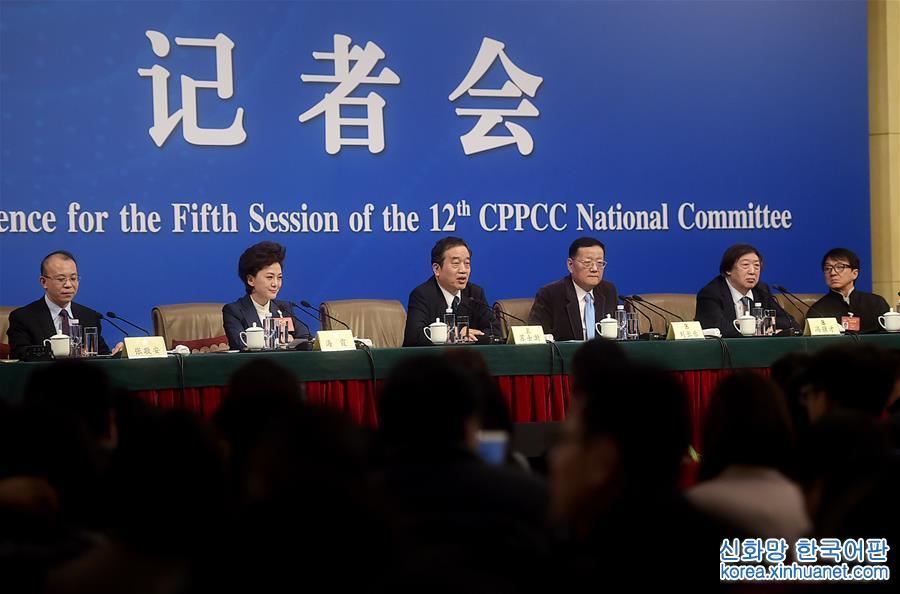 （两会）（8）政协委员谈坚定文化自信讲好中国故事