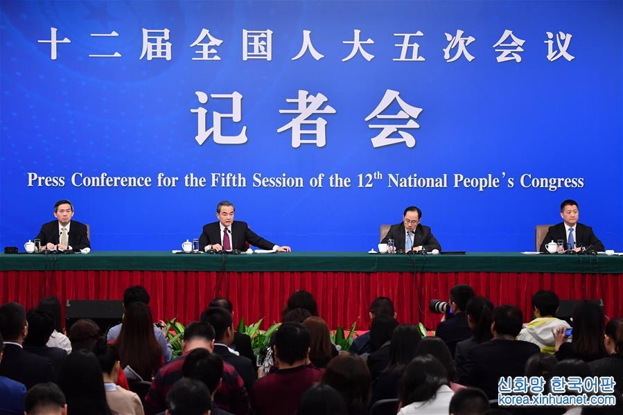 （两会）（8）外交部部长王毅就“中国的外交政策和对外关系”答记者问