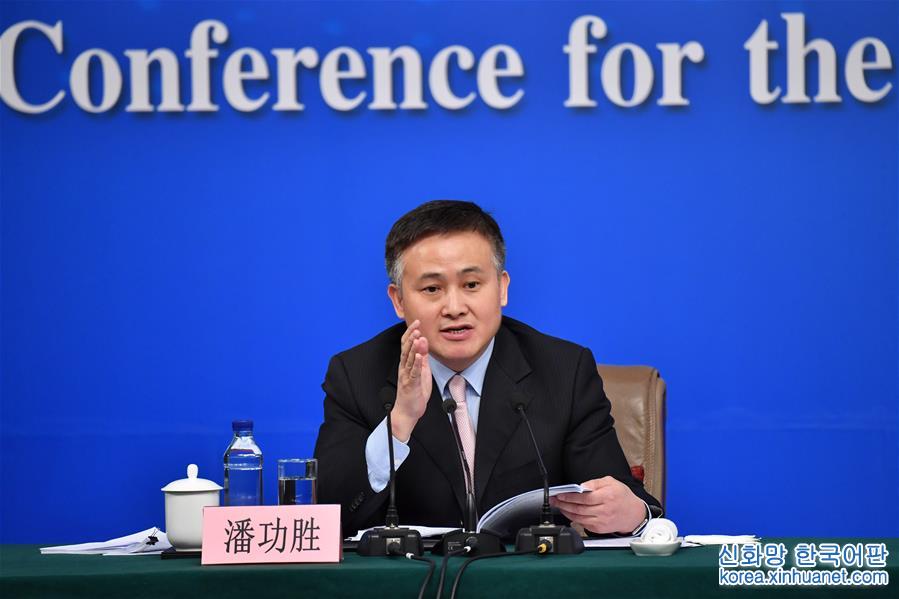 （兩會）（13）中國人民銀行行長周小川等就“金融改革與發展”答記者問