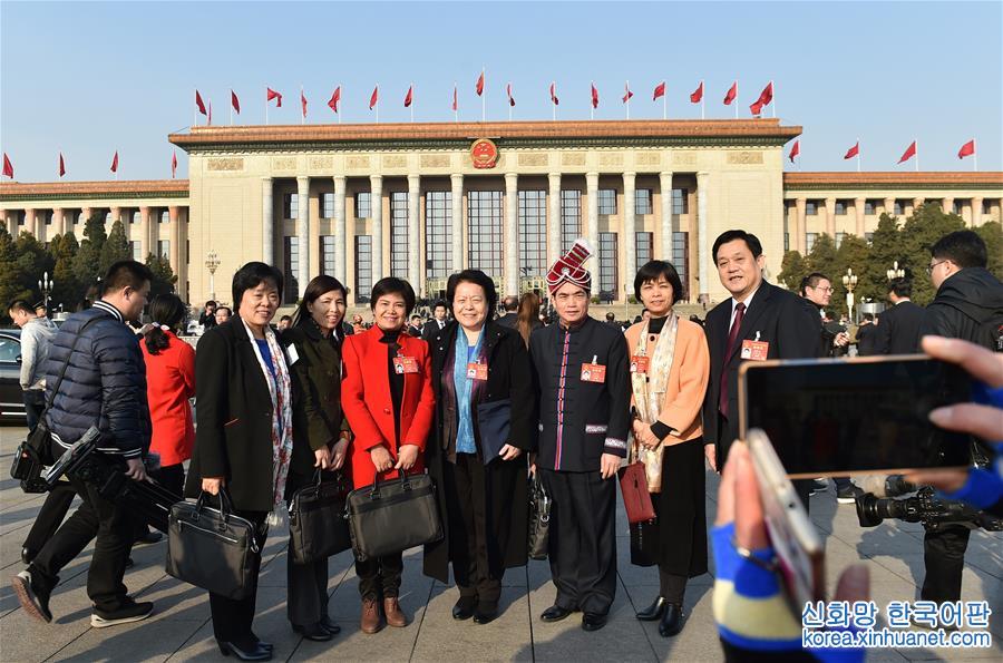 （兩會·人大閉幕·新華網）（2）十二屆全國人大五次會議在北京閉幕