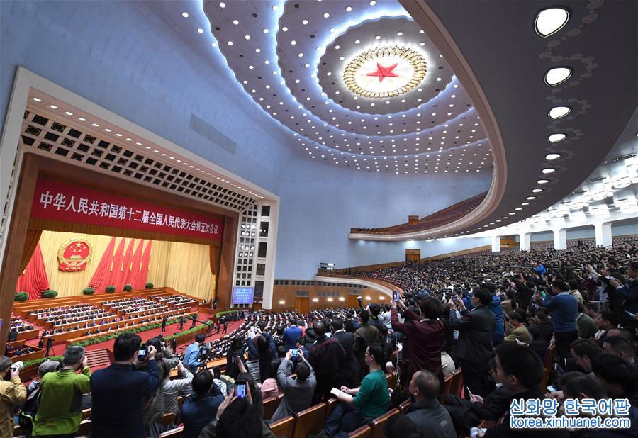 （兩會·人大閉幕）（1）十二屆全國人大五次會議在北京閉幕