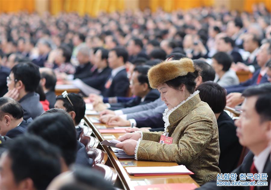 （两会·人大闭幕）（2）十二届全国人大五次会议在北京闭幕