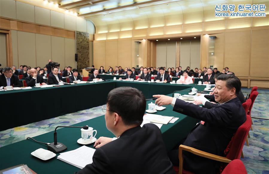 （两会·XHDW）（2）习近平参加上海代表团审议