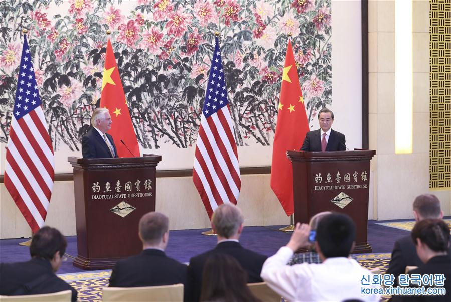 （XHDW）王毅与美国国务卿蒂勒森共见记者