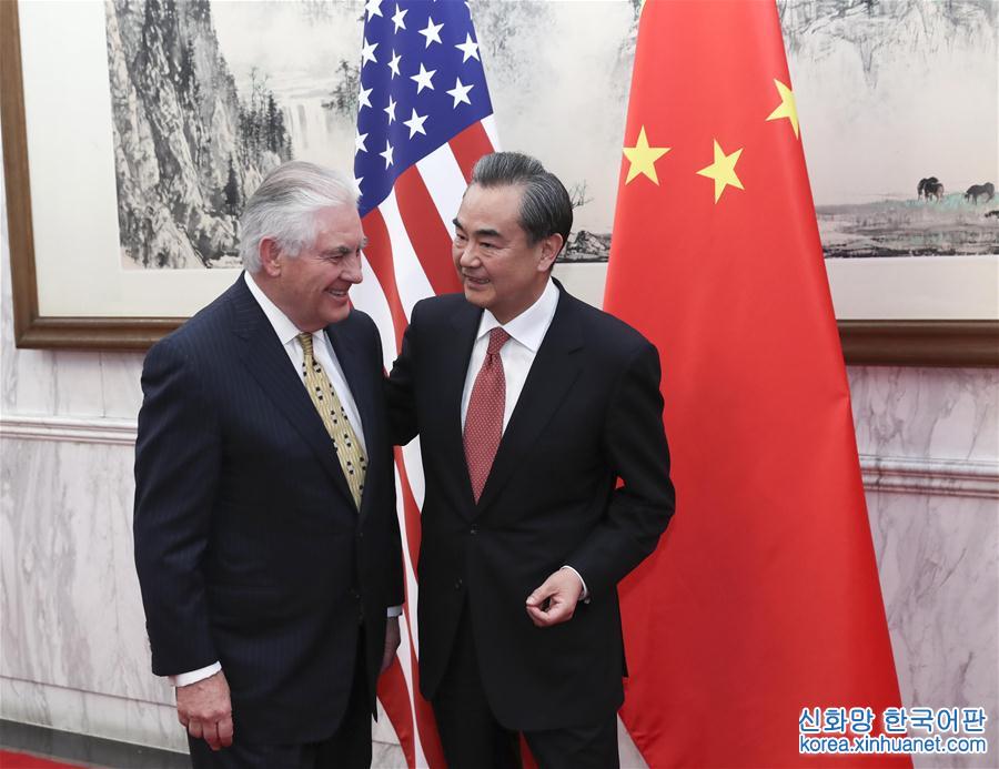 （XHDW）王毅同美国国务卿蒂勒森举行会谈