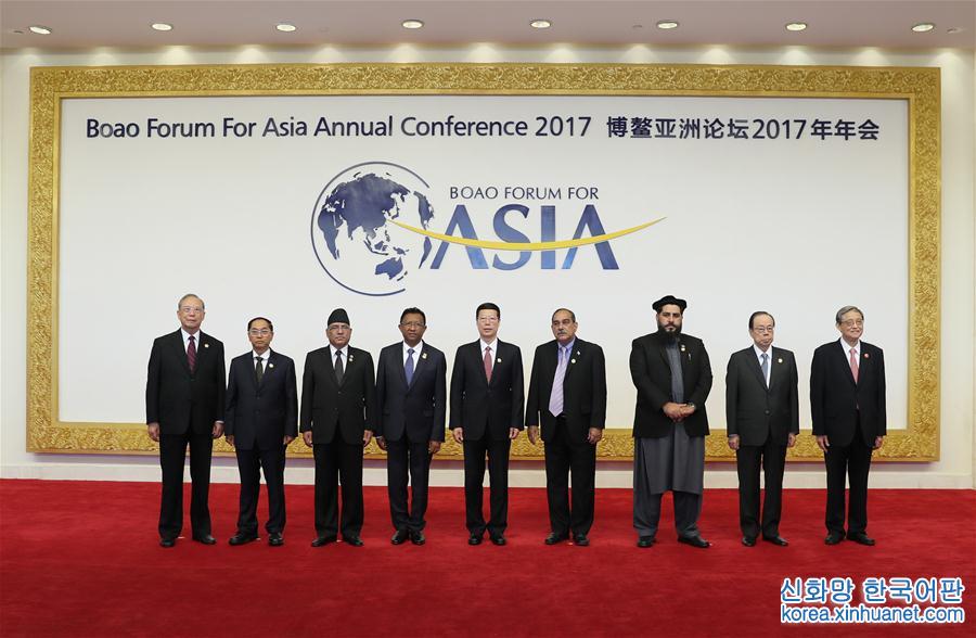 （时政）（1）张高丽出席博鳌亚洲论坛2017年年会开幕式并发表主旨演讲