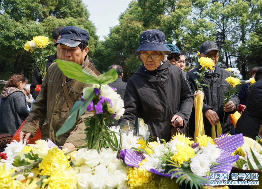 （社会）（9）南京举行生态葬集体安放暨公祭仪式