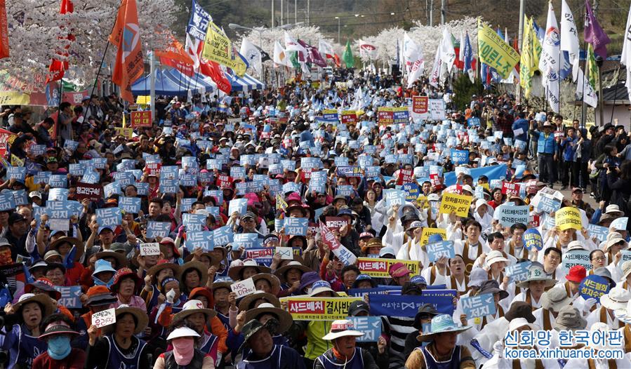 （国际）（1）数千名韩国民众在“萨德”部署地举行抗议集会