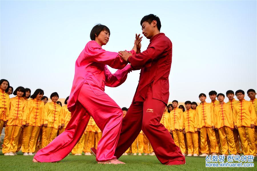 #（社会）（5）河北广宗：千名学生练习太极拳