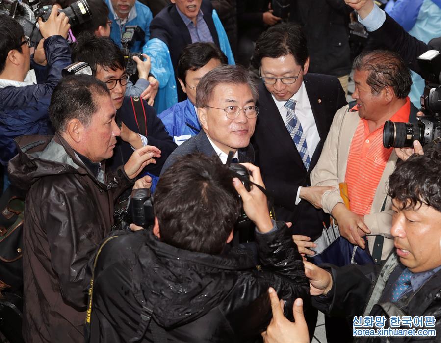 （国际）（6）韩国总统候选人文在寅为竞选造势