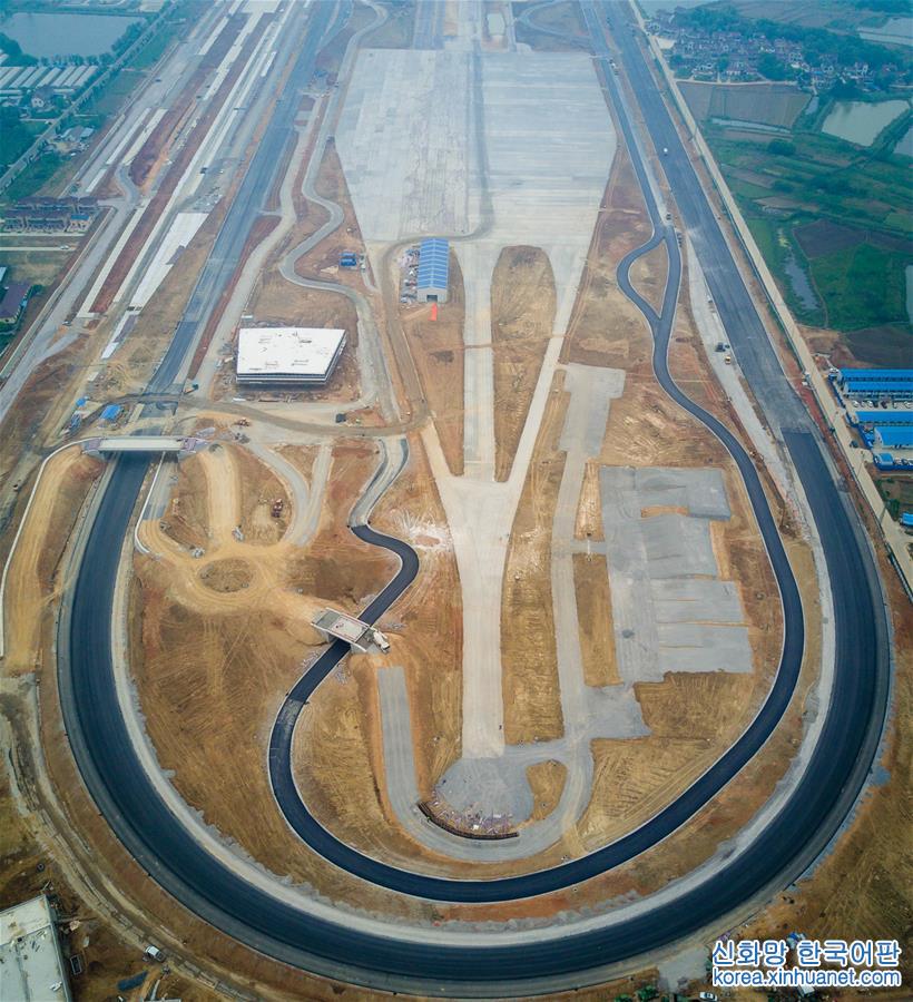 （经济）（4）南京：“中国造”试车场高速环道即将投运